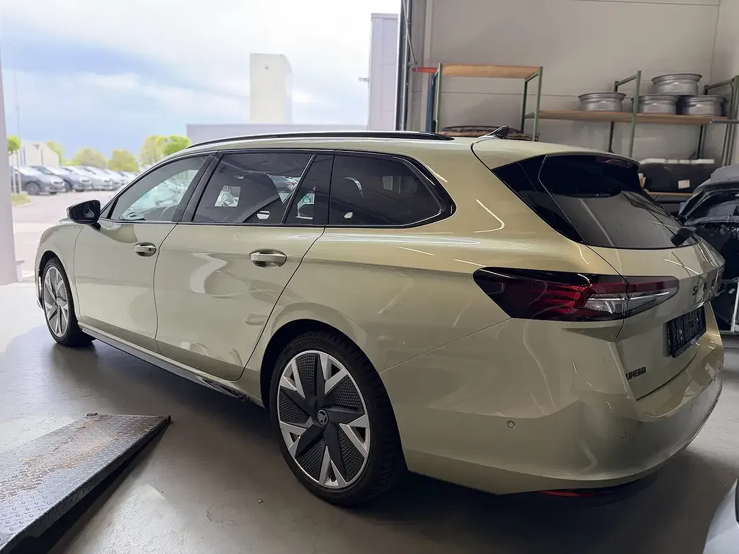 Skoda Superb - Thumbnail 4