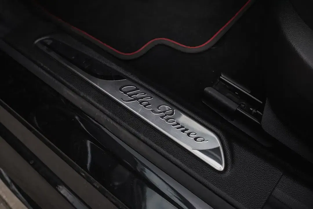 Alfa Romeo Giulia - Thumbnail 12