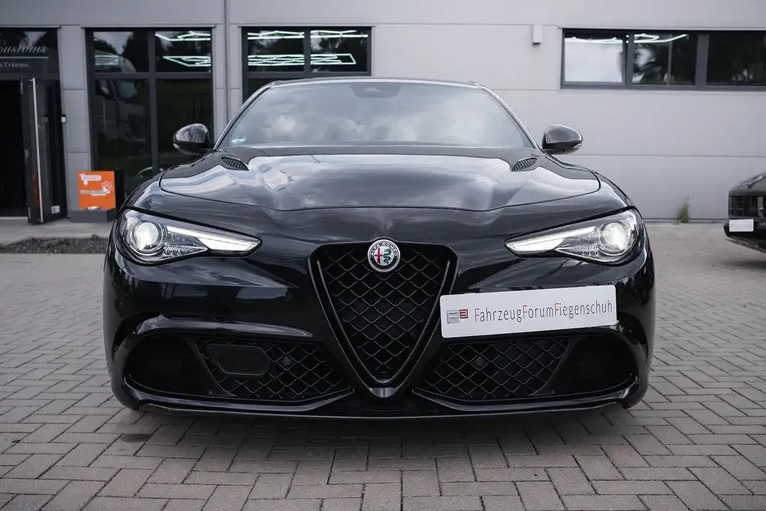 Alfa Romeo Giulia - Thumbnail 3