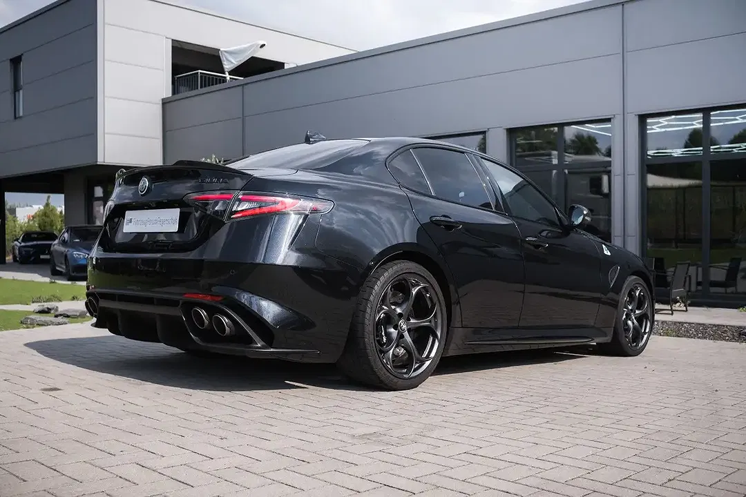 Alfa Romeo Giulia - Thumbnail 4