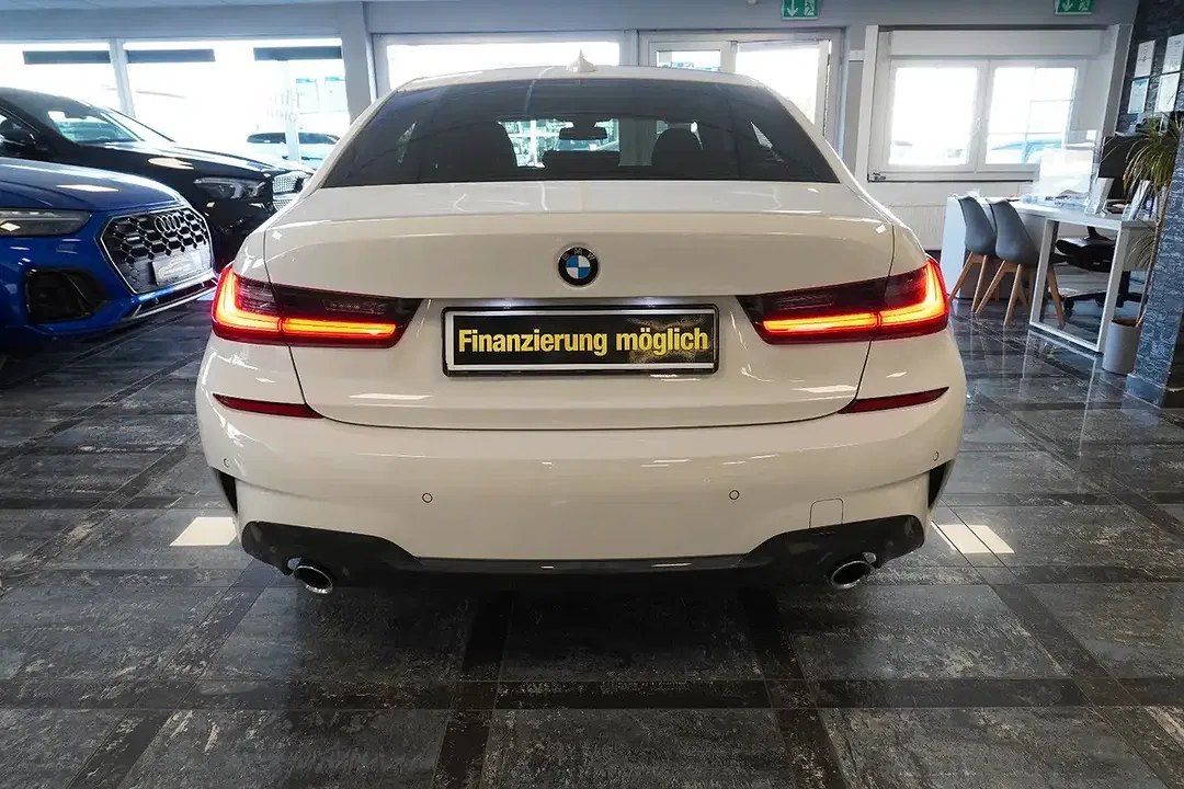 BMW 318 - Thumbnail 12