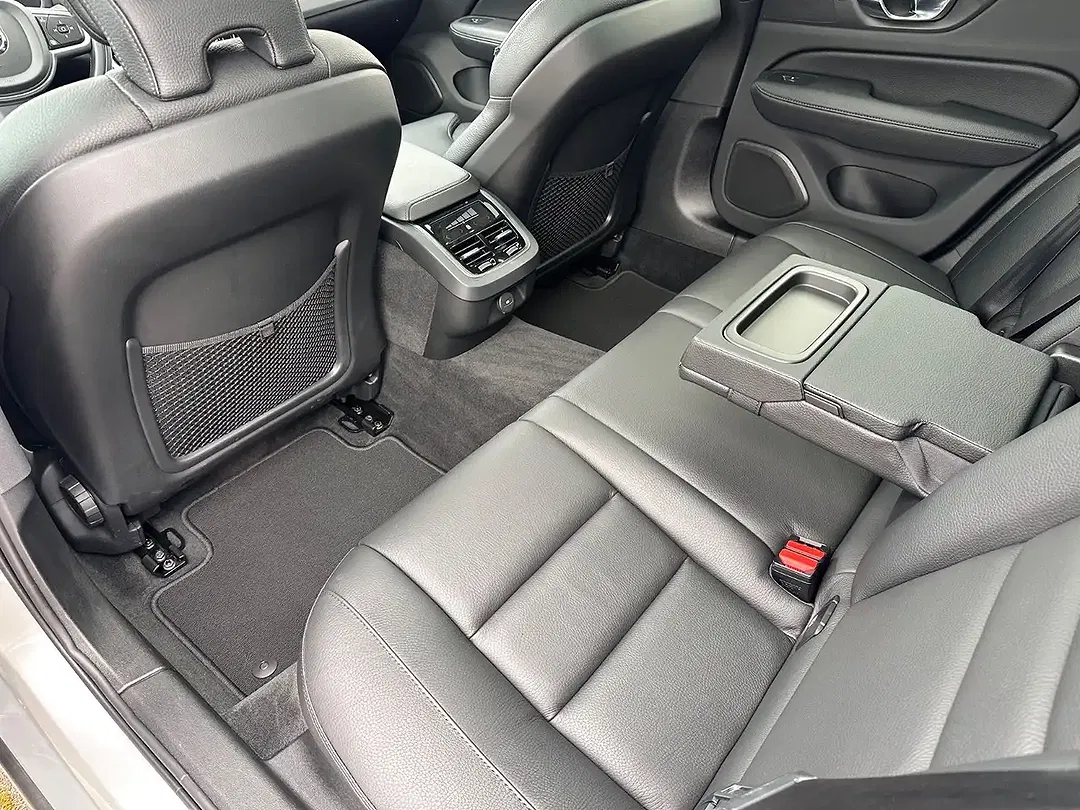Volvo V60 Momentum Pro - foto 12