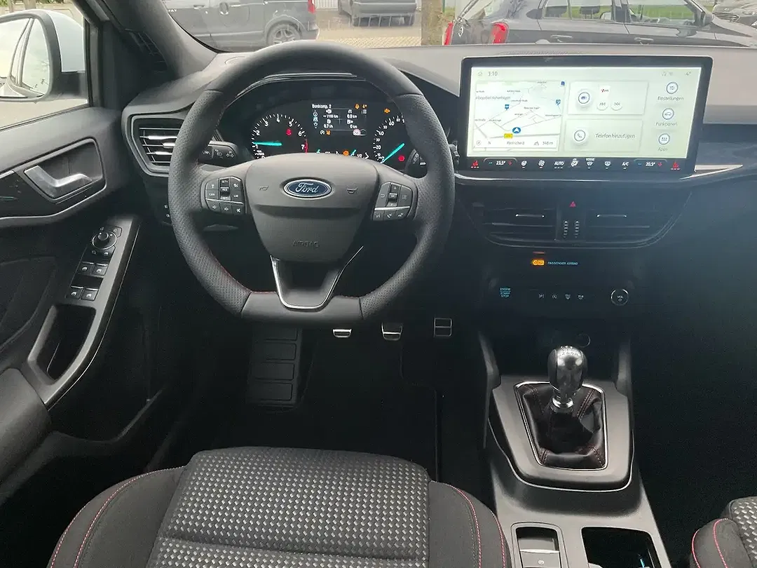 Ford Focus - Thumbnail 12