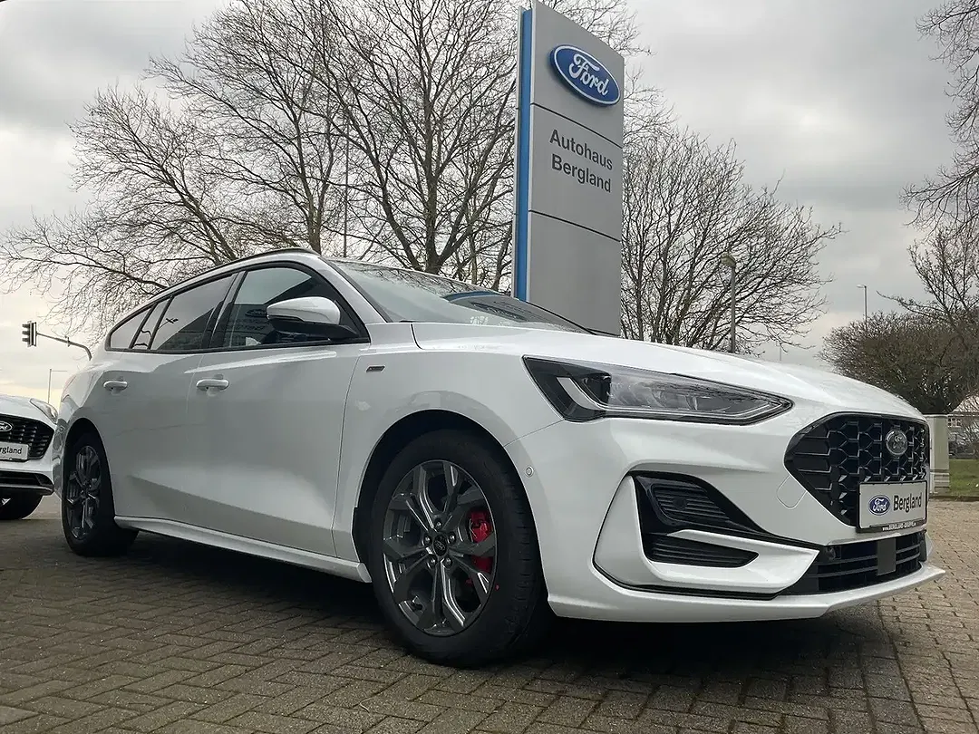 Ford Focus - Thumbnail 3
