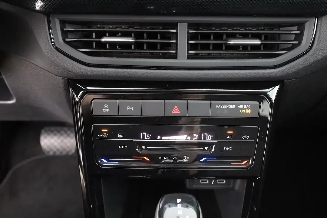 Volkswagen T-Cross - Thumbnail 10