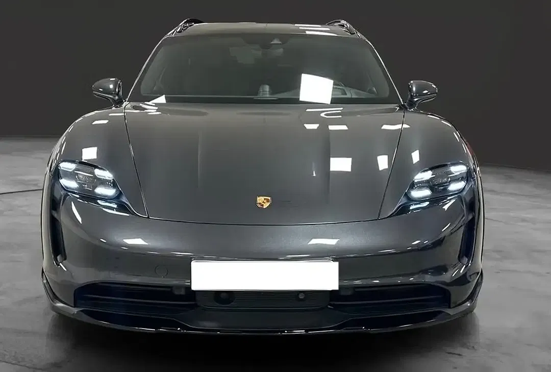 Porsche Taycan - Thumbnail 5