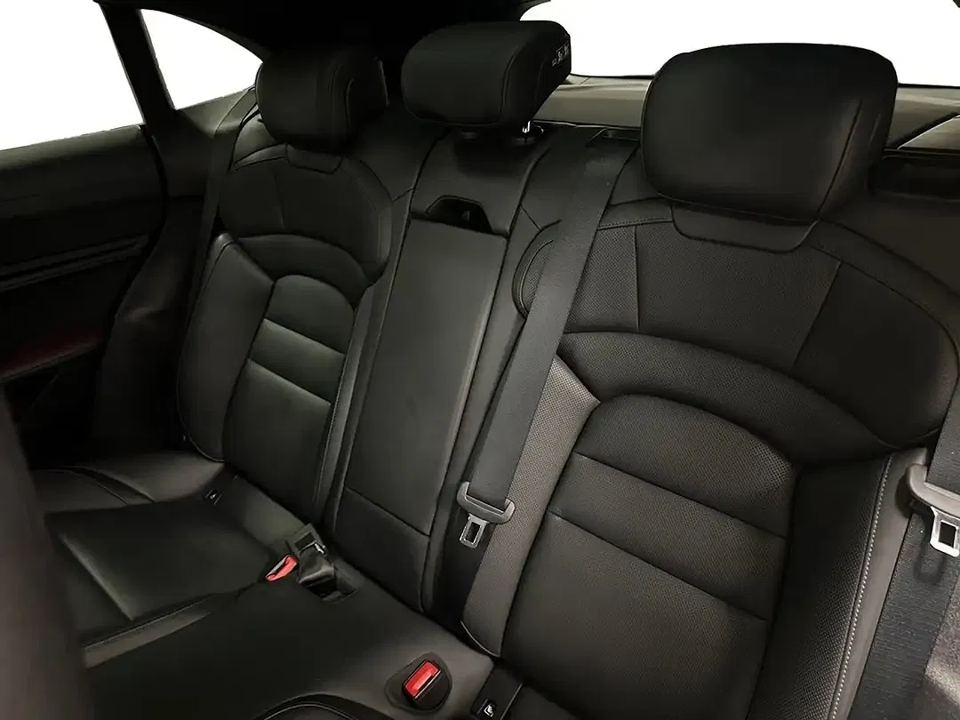 Porsche Taycan - Thumbnail 7