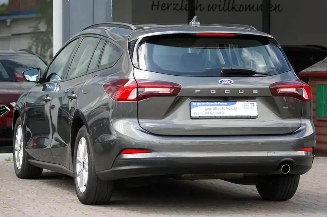 Ford Focus - Thumbnail 3