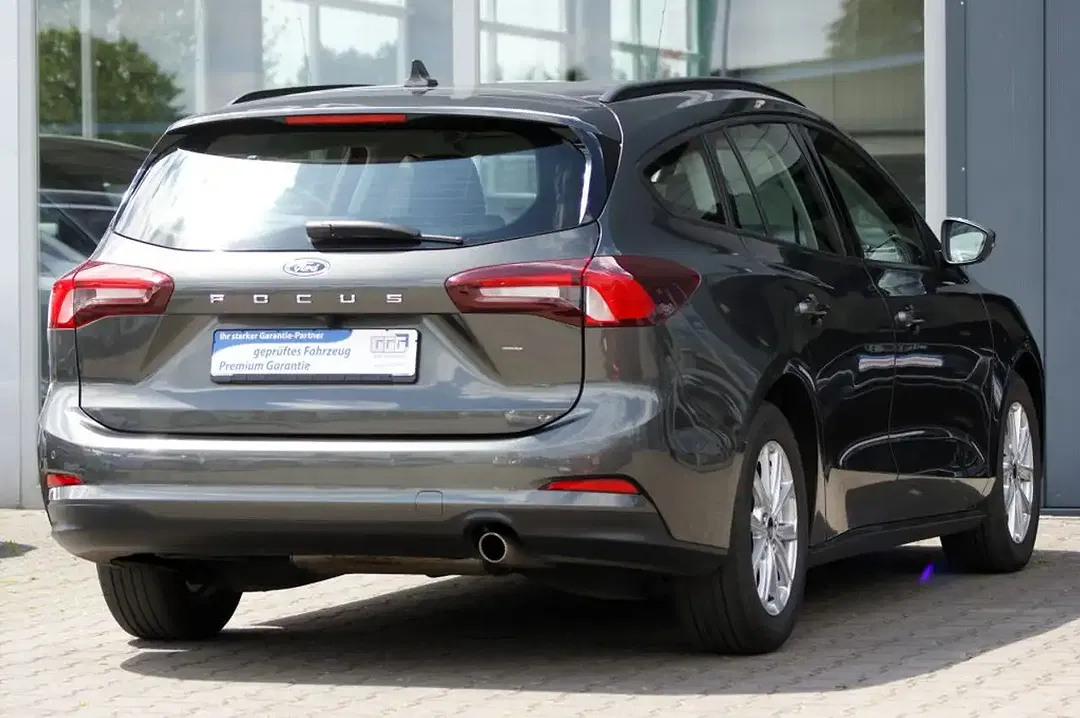 Ford Focus - Thumbnail 4