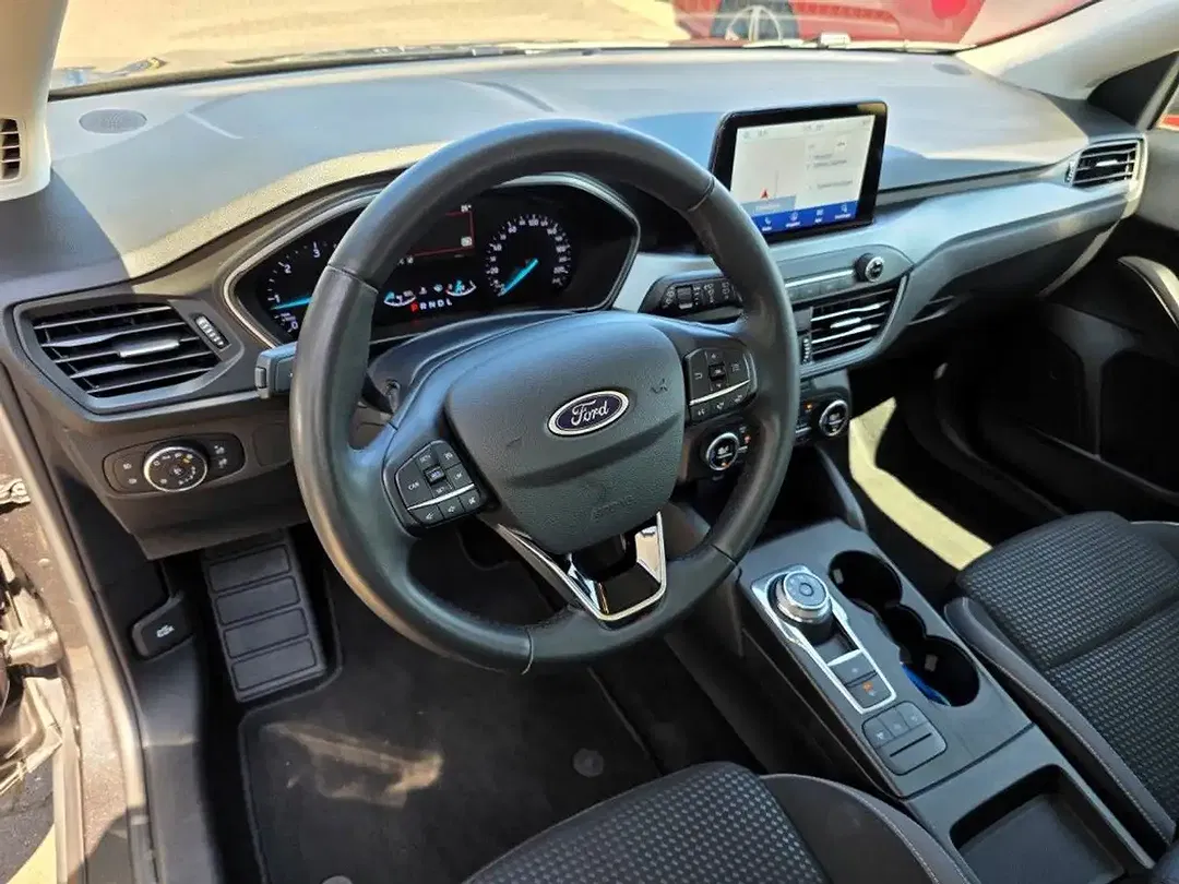Ford Focus - Thumbnail 9