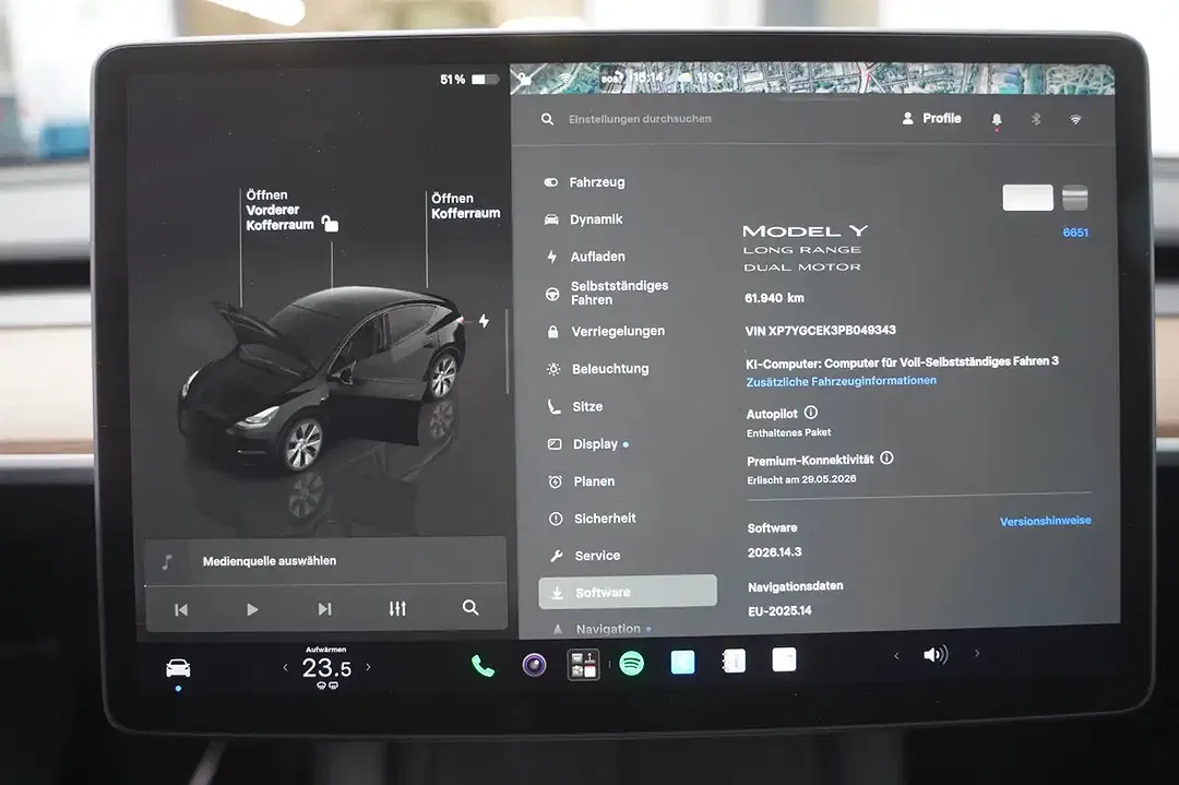 Tesla Model Y - Thumbnail 11