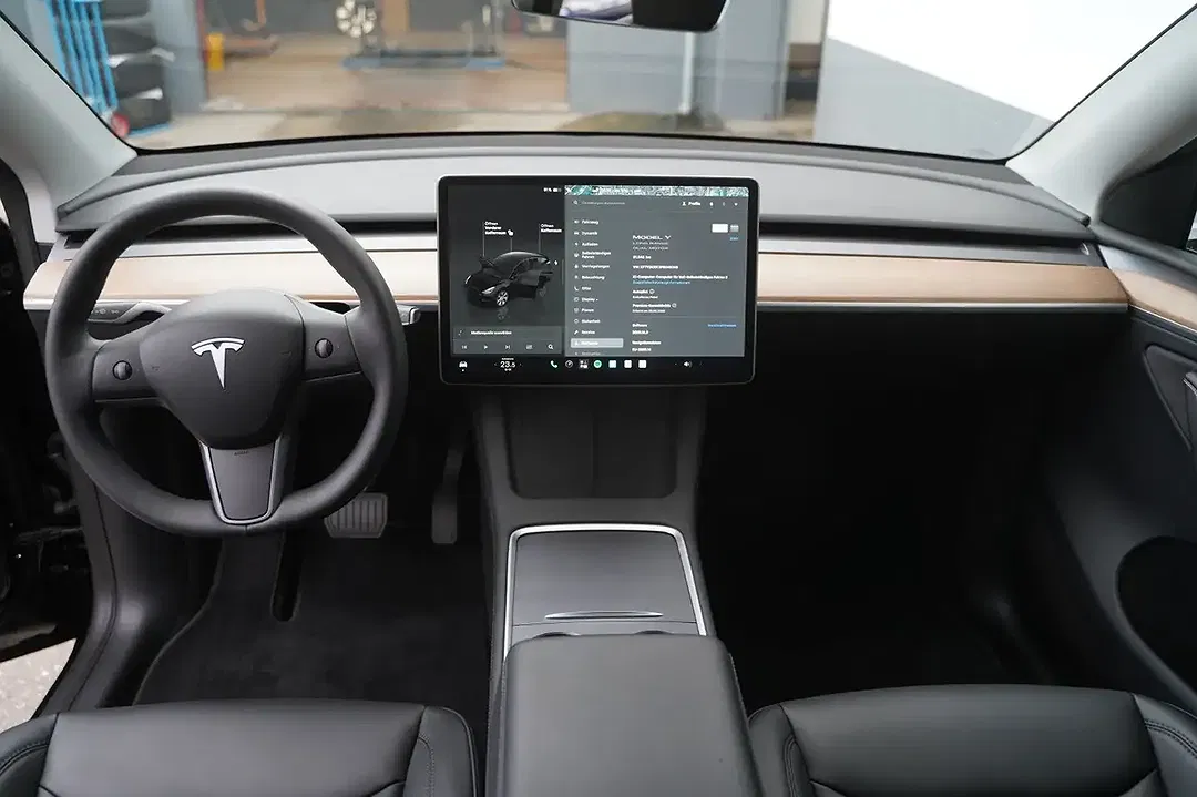 Tesla Model Y AWD Long Range - foto 2