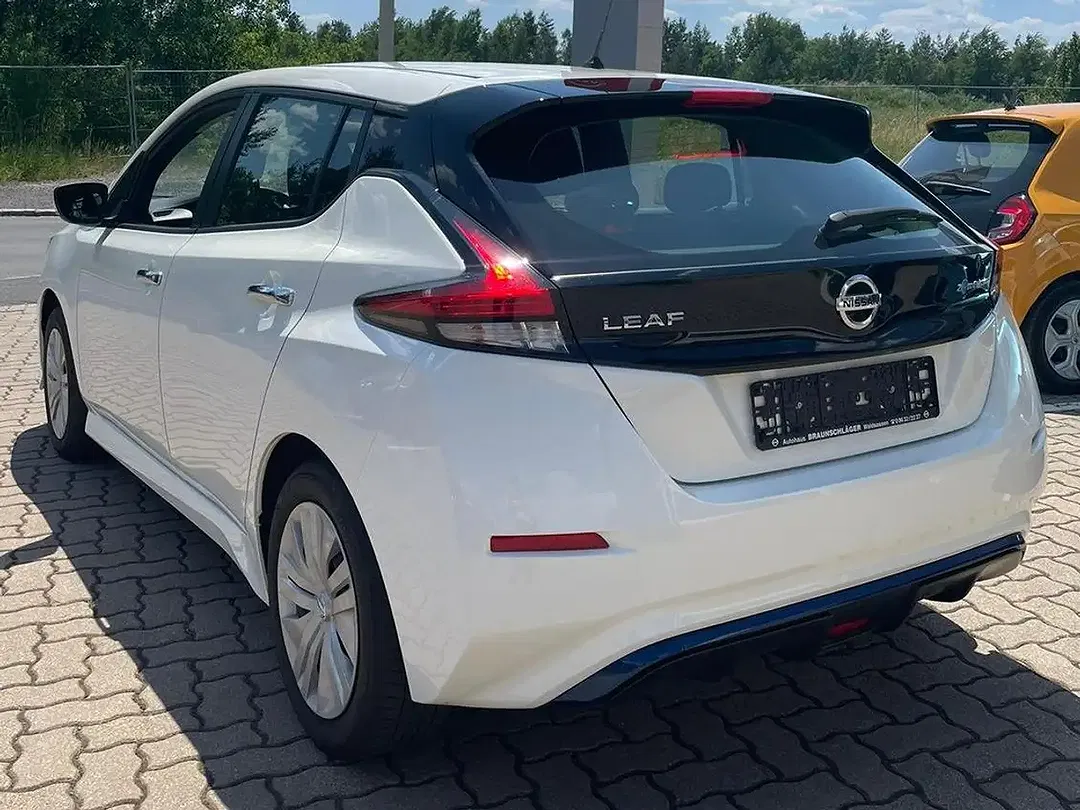 Nissan Leaf - Thumbnail 4