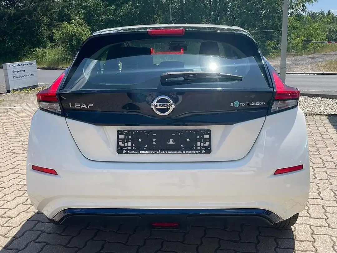 Nissan Leaf - Thumbnail 5