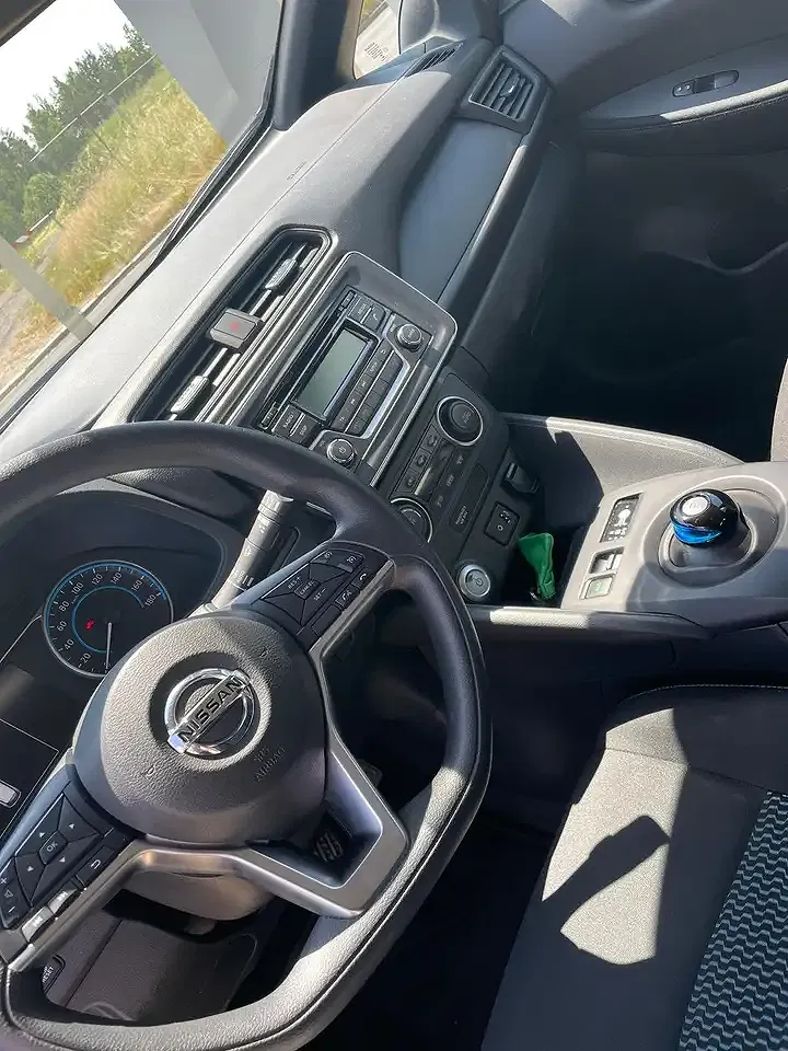 Nissan Leaf - Thumbnail 8