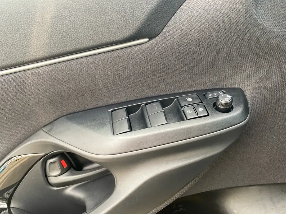 Toyota Yaris Cross - Thumbnail 12