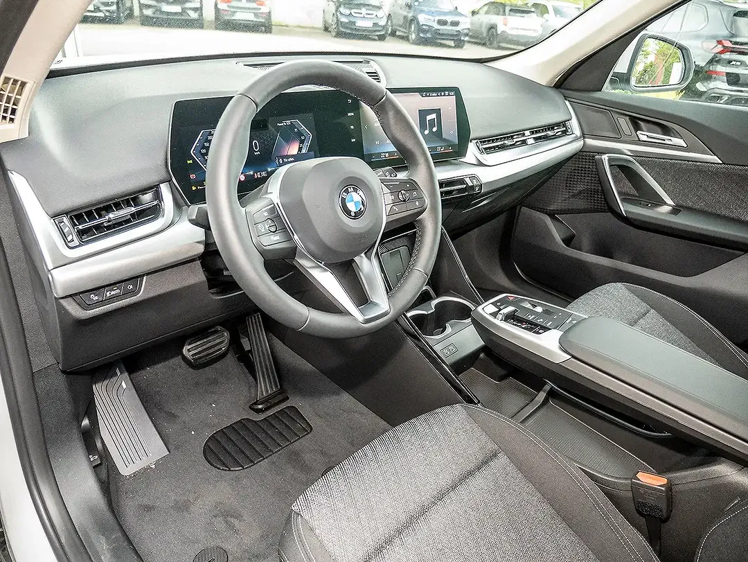 BMW X1 - Thumbnail 3