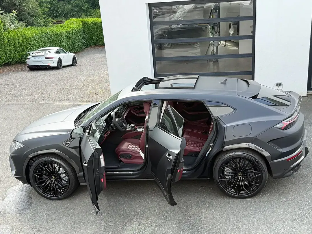 Lamborghini Urus - Thumbnail 1