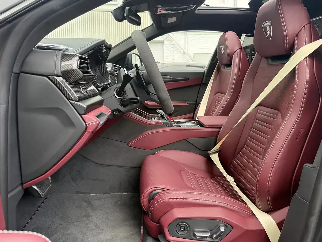 Lamborghini Urus - Thumbnail 2