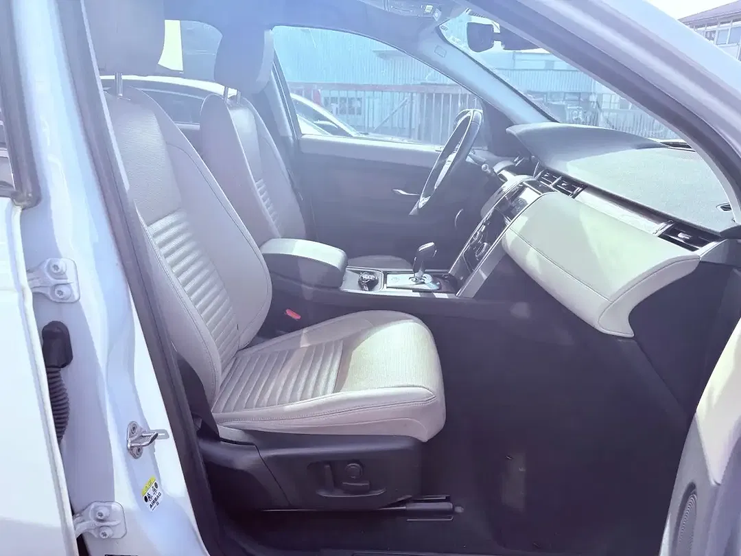 Land Rover Discovery Sport - Thumbnail 3