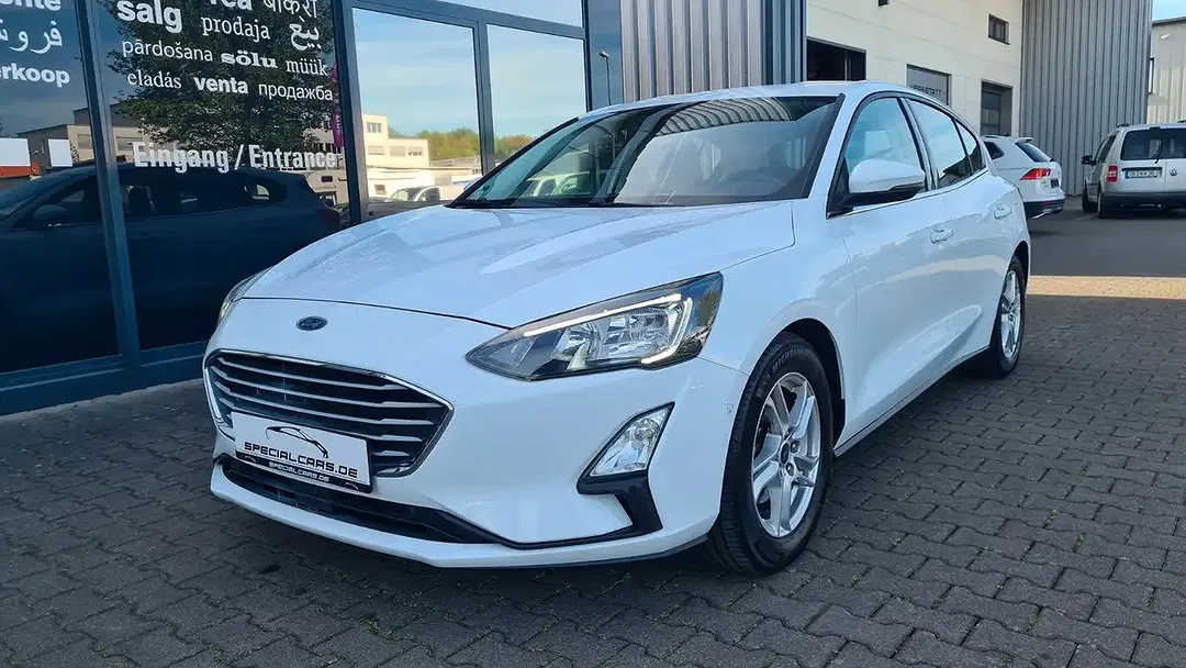 Ford Focus - Thumbnail 3