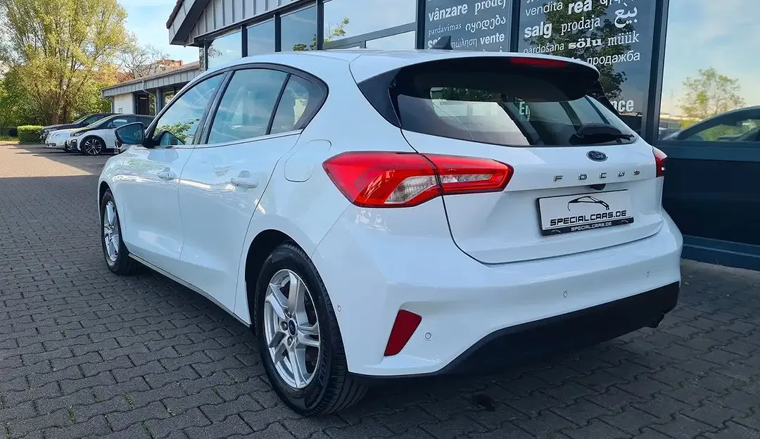 Ford Focus - Thumbnail 5