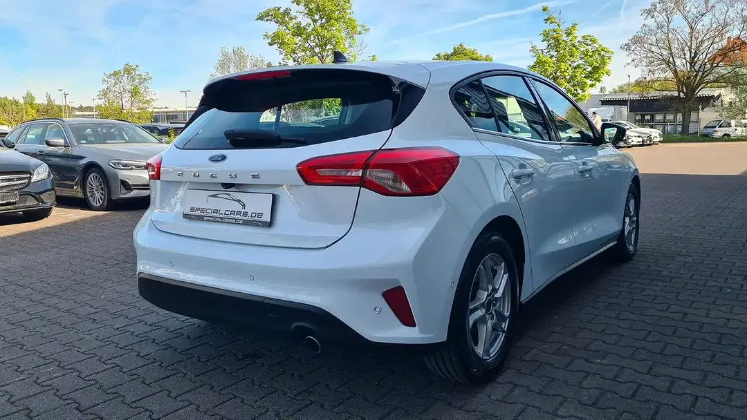 Ford Focus - Thumbnail 7
