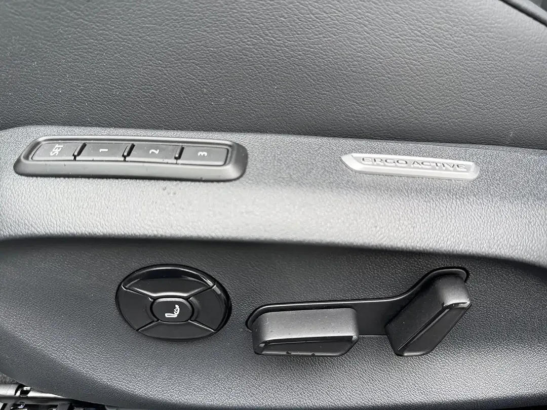 Volkswagen Passat - Thumbnail 13