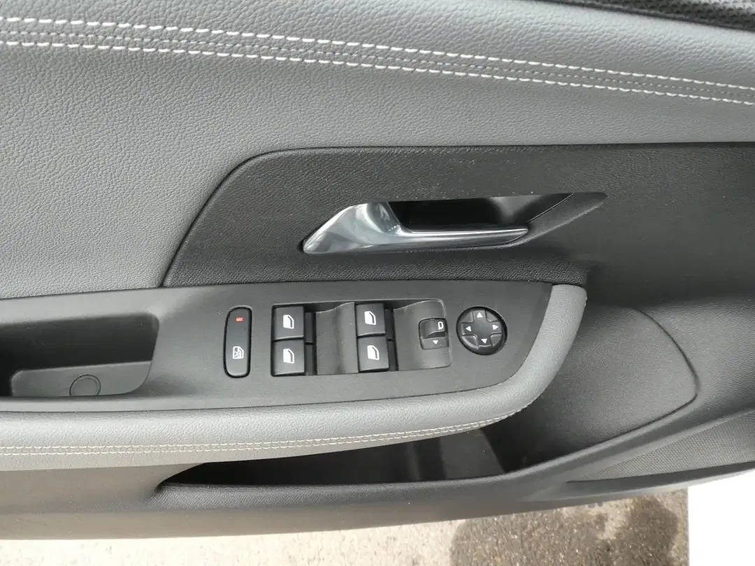Opel Mokka-E - Thumbnail 12
