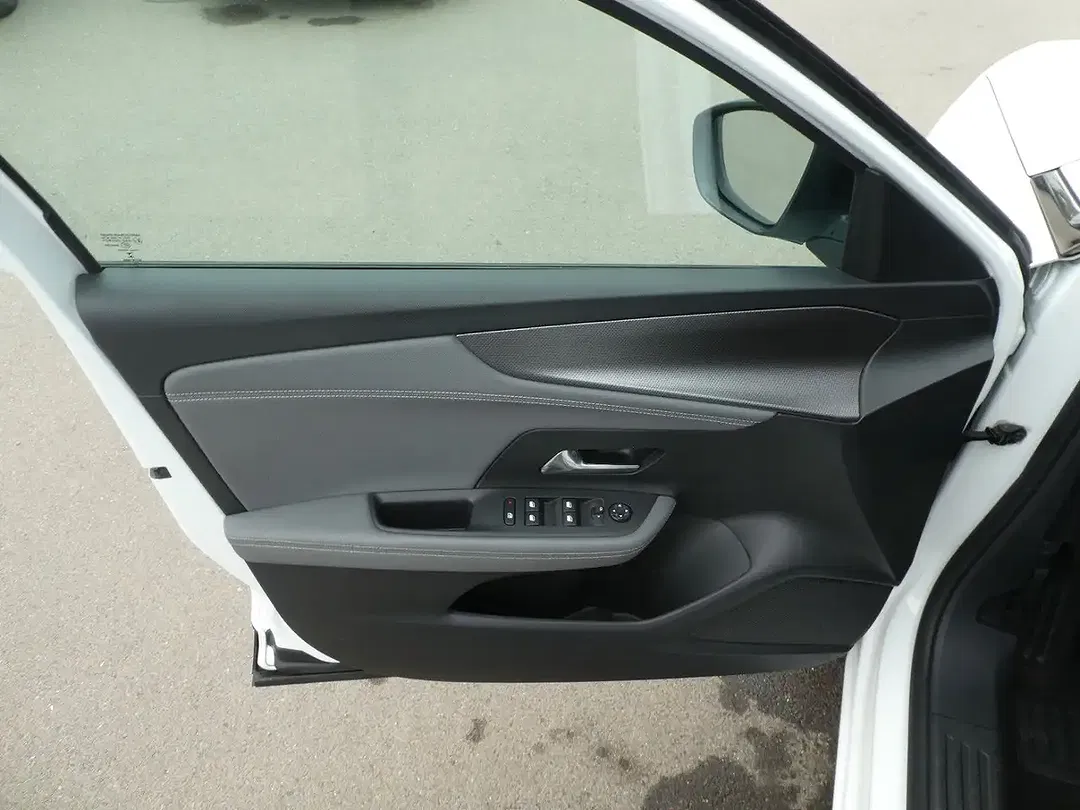 Opel Mokka-E - Thumbnail 8