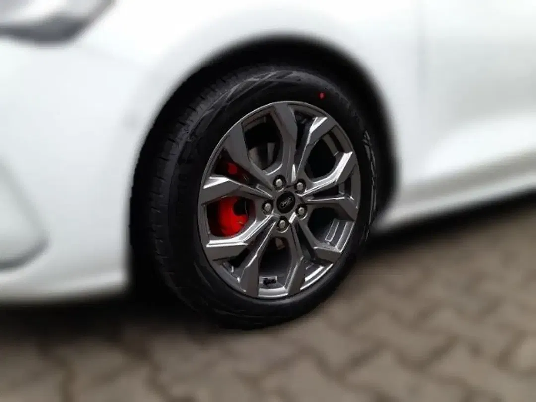 Ford Focus - Thumbnail 7