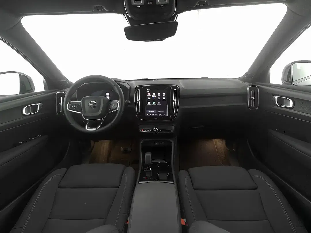 Volvo XC40 - Thumbnail 3
