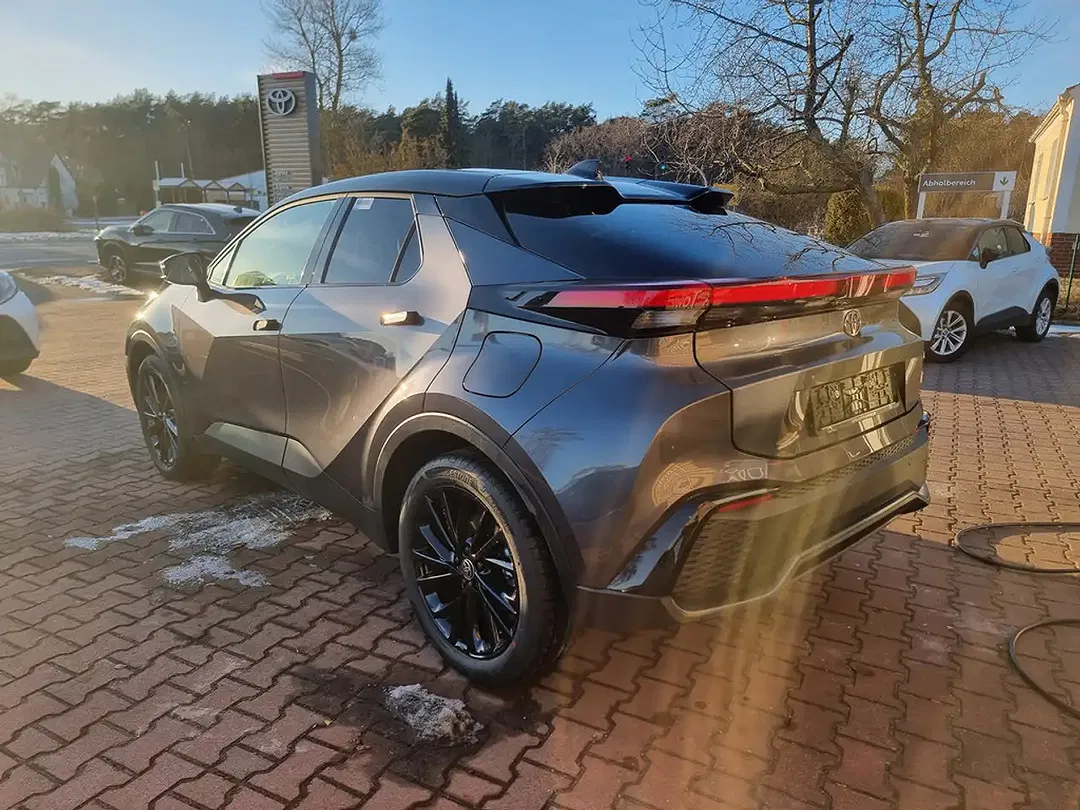 Toyota C-HR - Thumbnail 2