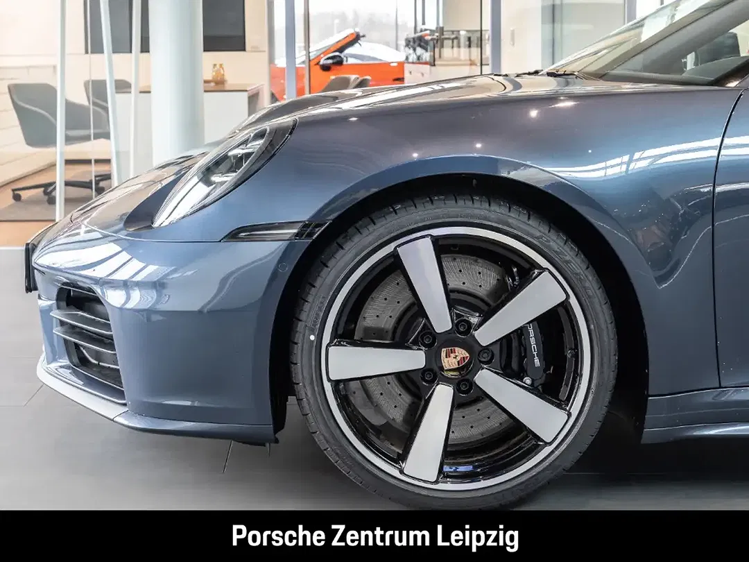 Porsche 992 - Thumbnail 11