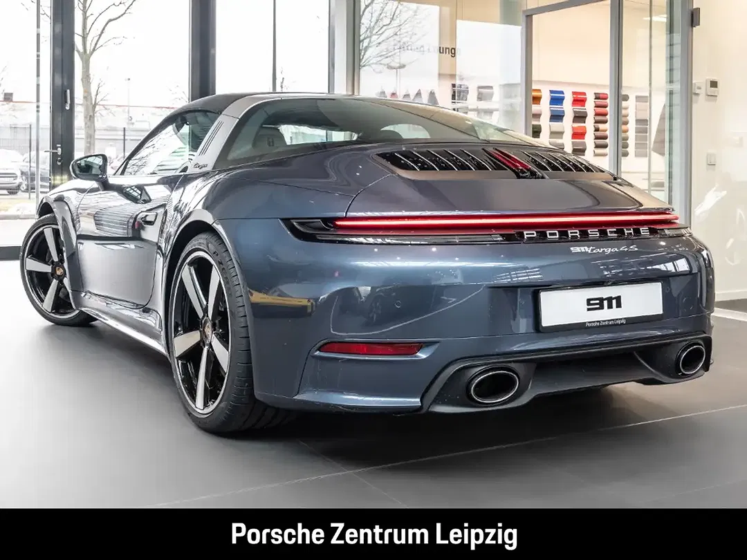 Porsche 992 - Thumbnail 3