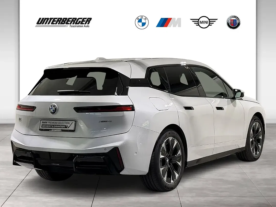 BMW iX - Thumbnail 3