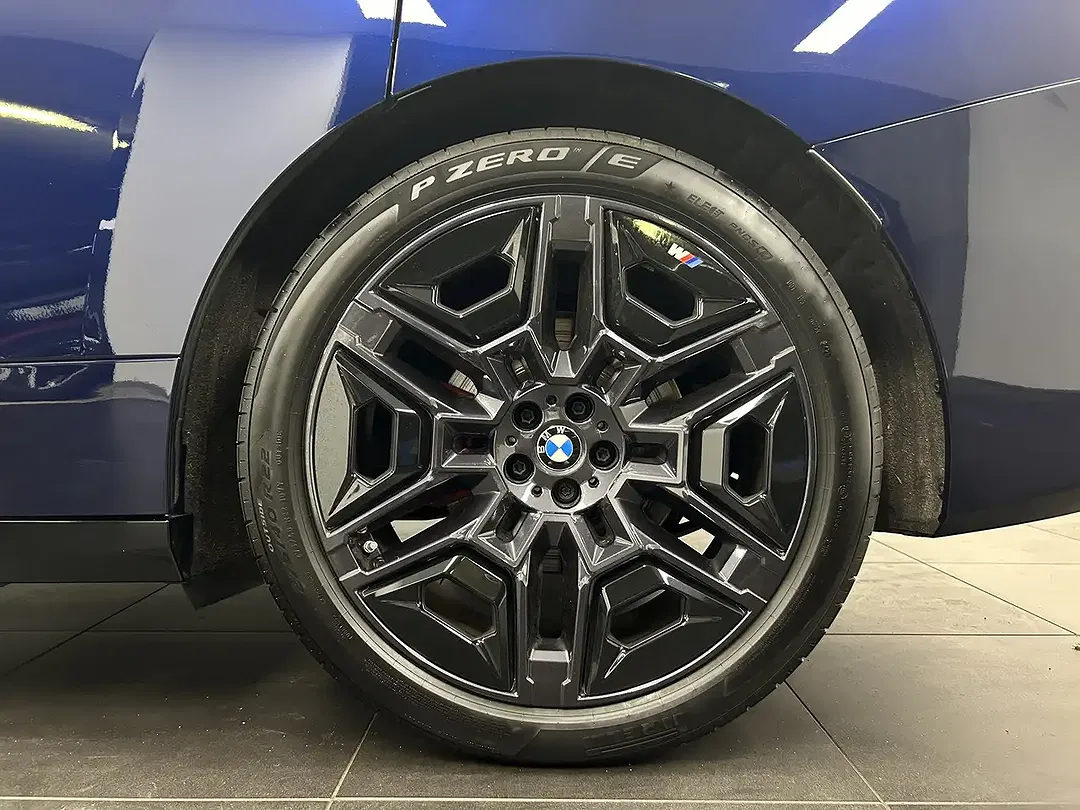 BMW iX - Thumbnail 6