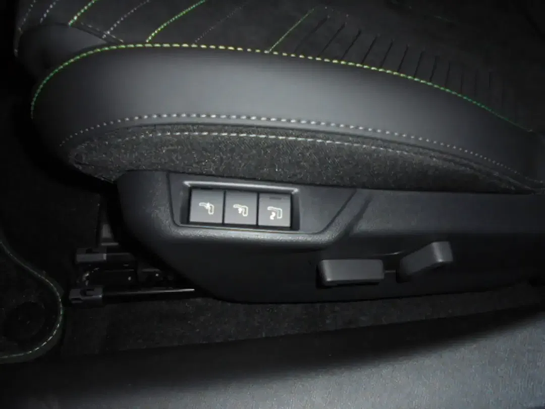 Peugeot 208 - Thumbnail 15