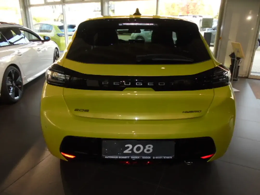 Peugeot 208 - Thumbnail 3