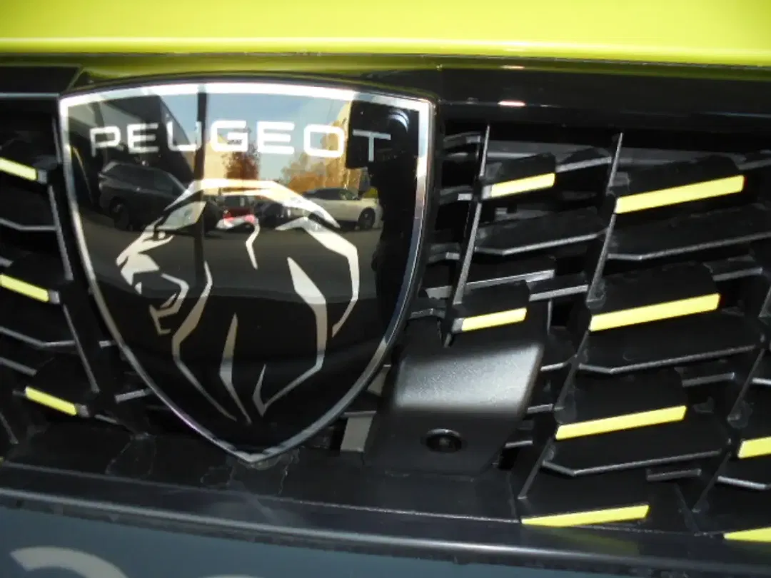 Peugeot 208 - Thumbnail 6
