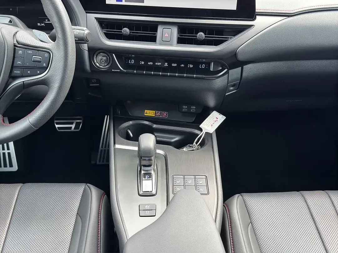 Lexus UX 250h - Thumbnail 14