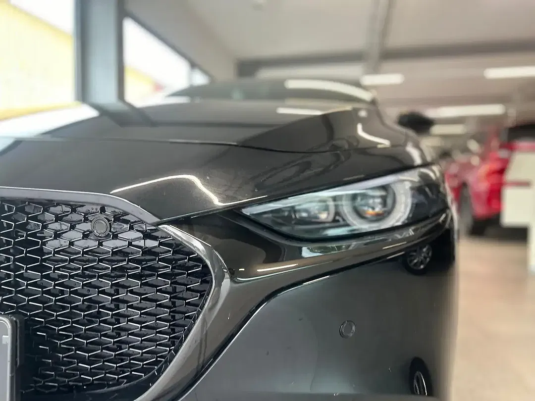 Mazda 3 - Thumbnail 3