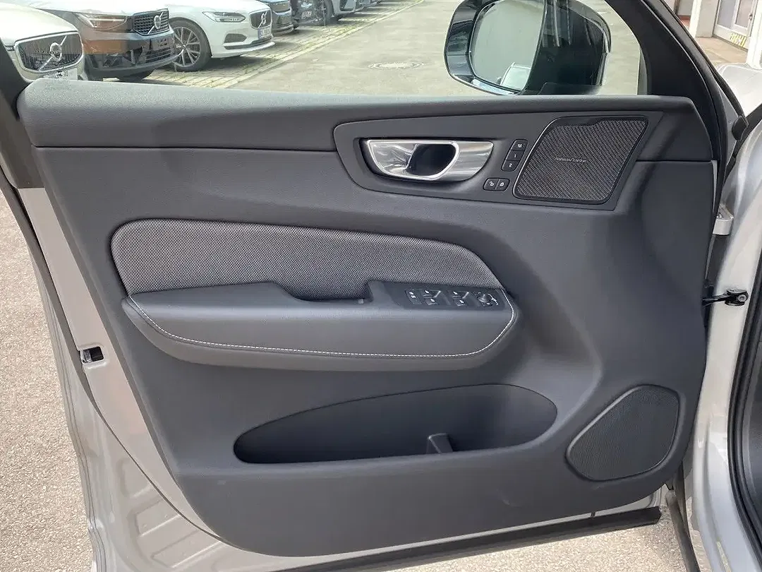 Volvo XC60 - Thumbnail 9