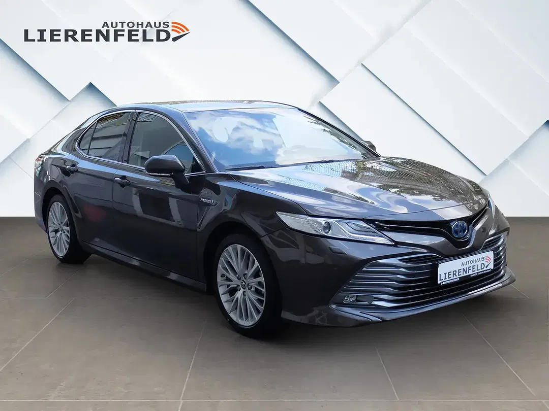 Toyota Camry - Thumbnail 3