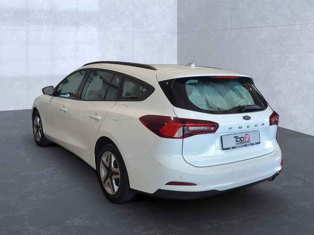 Ford Focus - Thumbnail 3