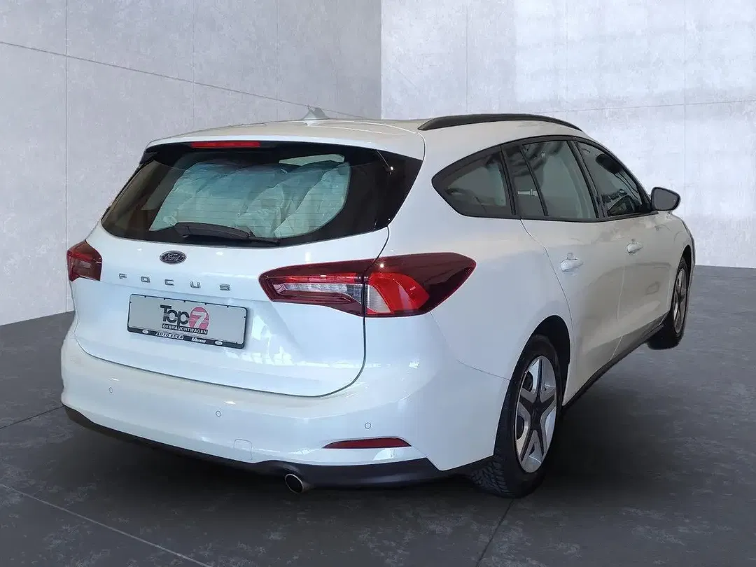 Ford Focus - Thumbnail 4