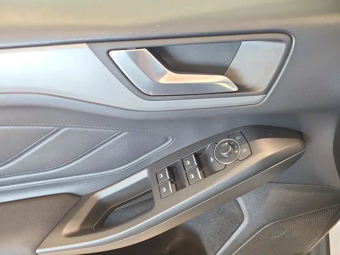 Ford Focus - Thumbnail 7
