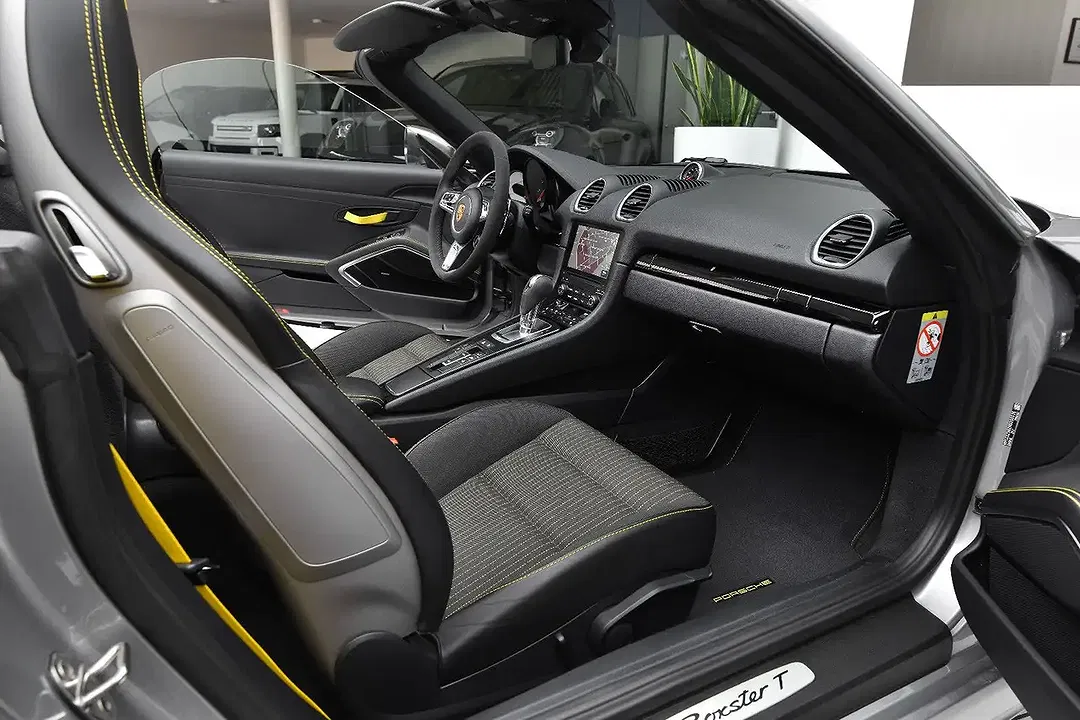 Porsche Boxster - Thumbnail 10