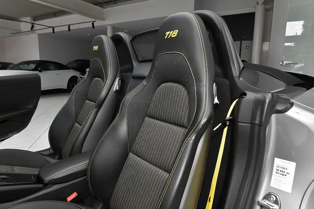 Porsche Boxster - Thumbnail 6