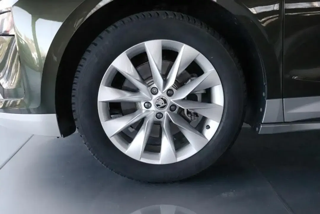 Skoda Enyaq - Thumbnail 3